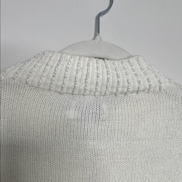 Elegant White Sweater with Butterfly Embellishments - Picture 6 of 6